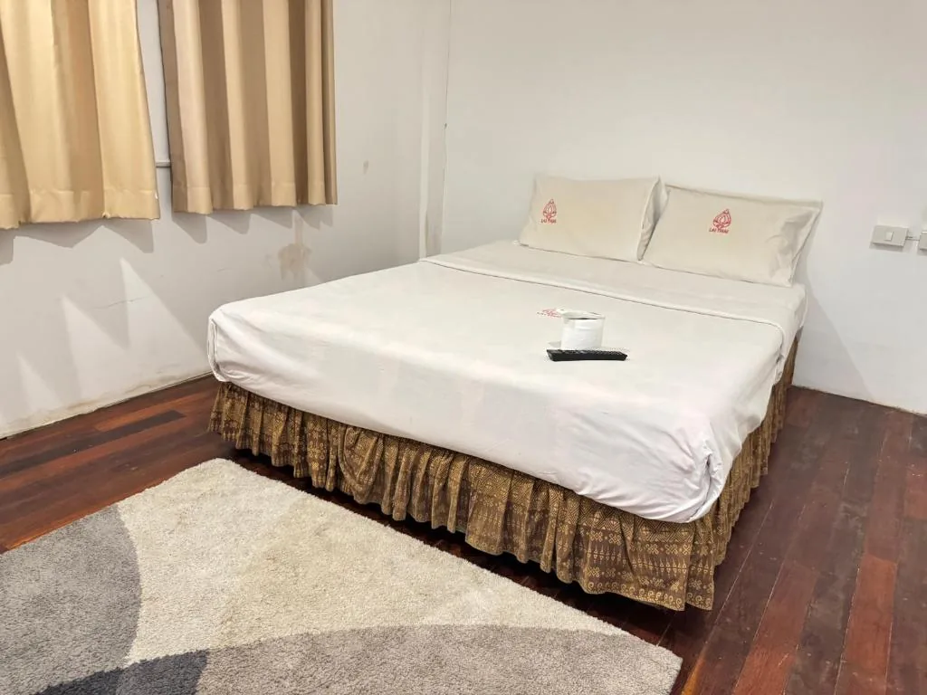 Budget Double Room β Collection O Khu Mueang
