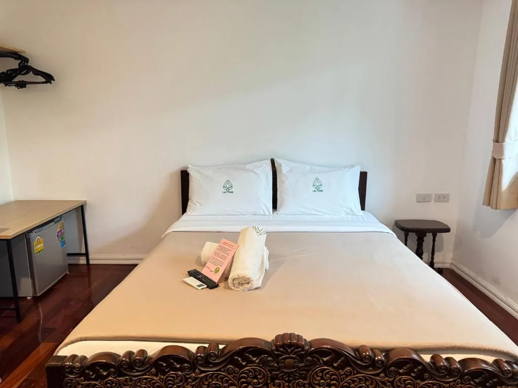 Deluxe Double Room β Collection O Khu Mueang