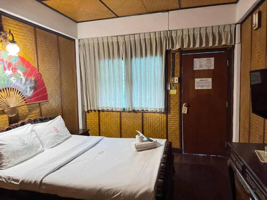 Superior Double Room β Collection O Khu Mueang