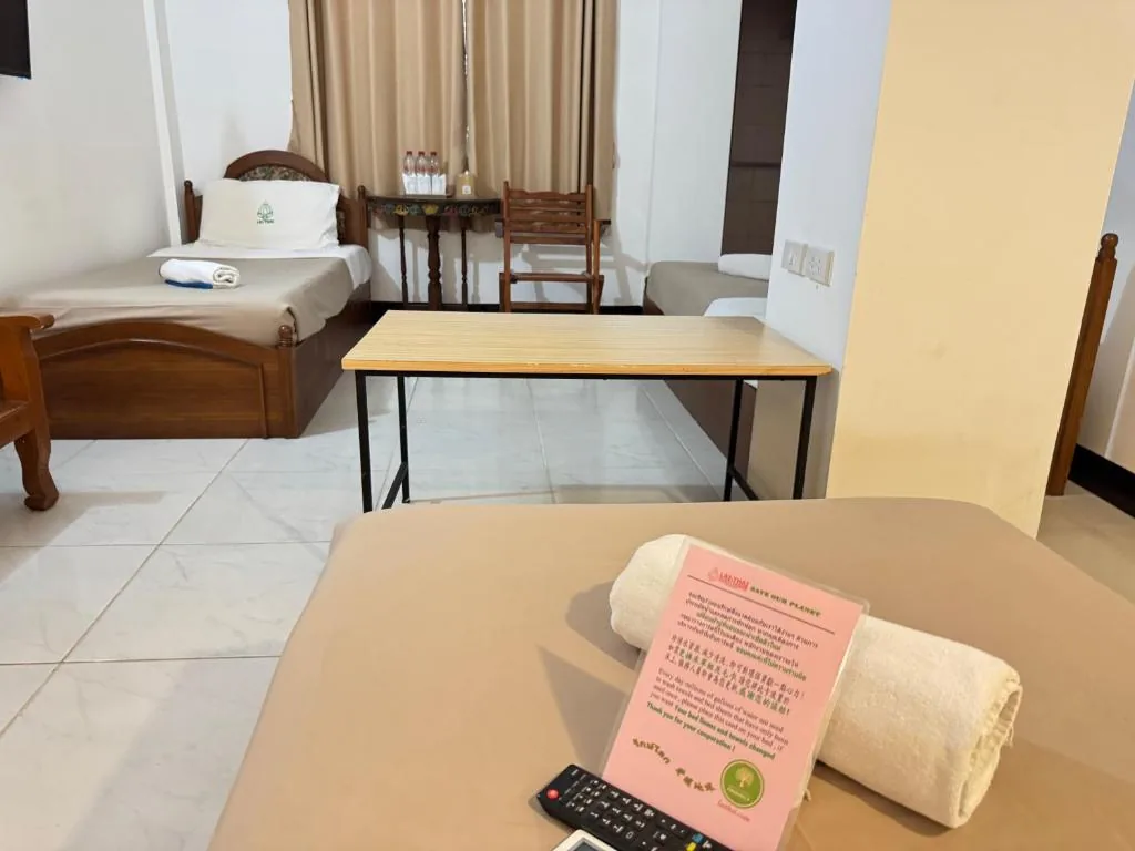 Superior Triple Room β Collection O Khu Mueang
